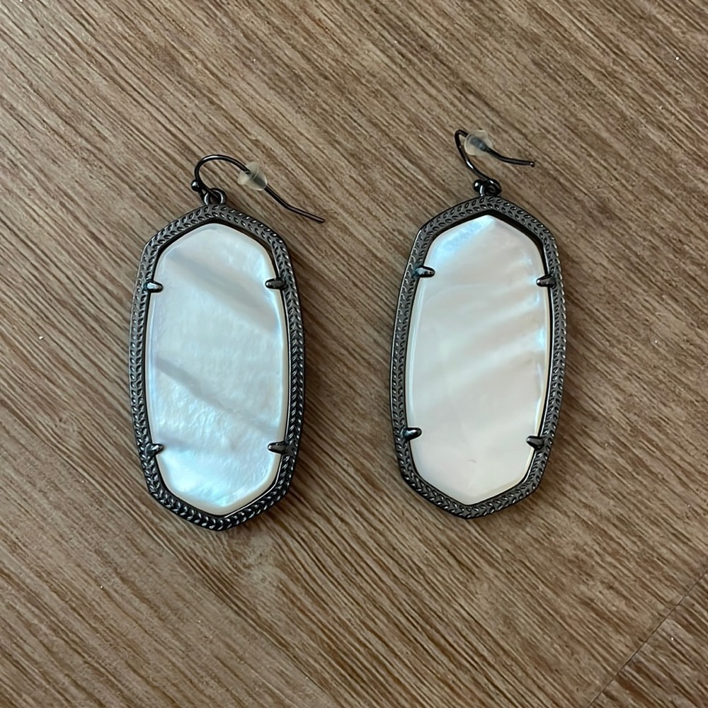 Kendra Scott Elle Drop Earrings in White and Black